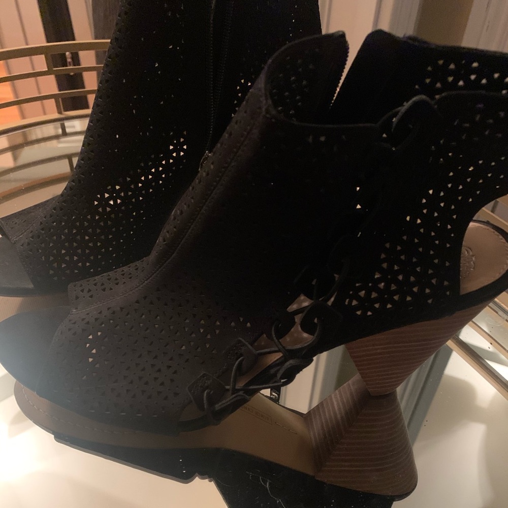 Vince Camuto Black Peep Toe Heels! NWOT